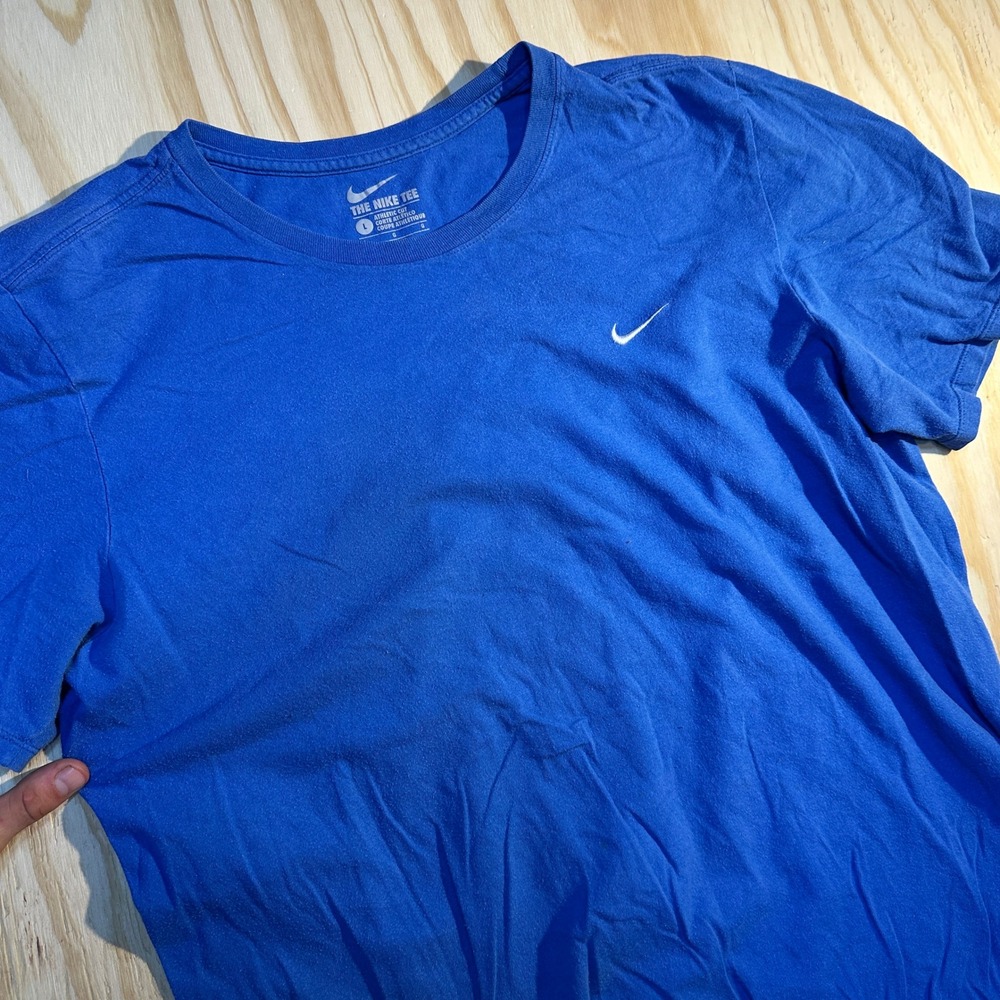Nike Men's Athletic Cut Embroidered Swoosh T-Shirt Royal Blue Size Large